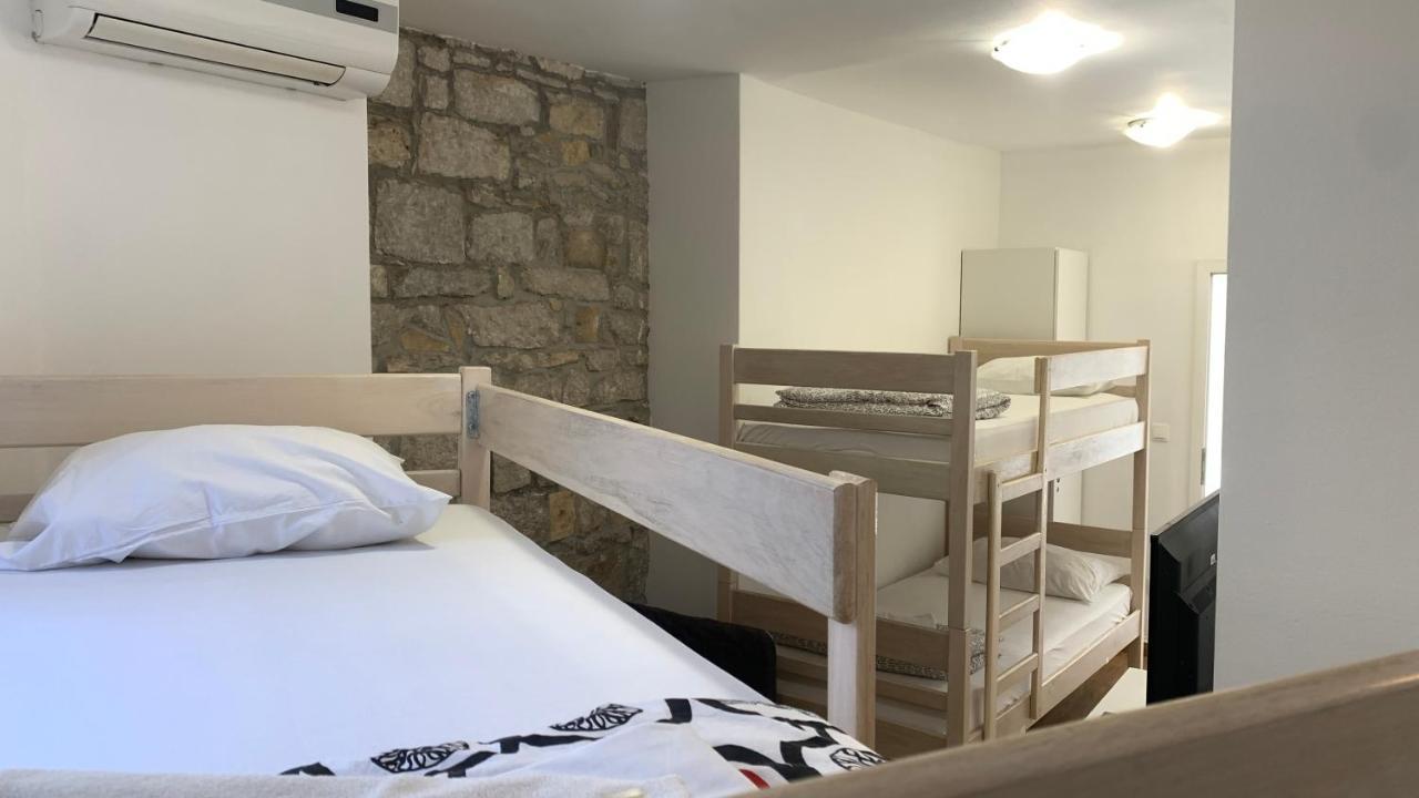 Hostel Split Bagian luar foto